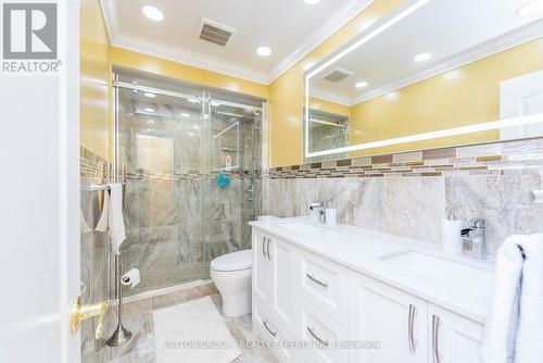 7074 Magic Court, Mississauga, ON - Indoor Photo Showing Bathroom