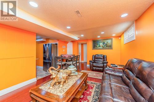 7074 Magic Court, Mississauga, ON - Indoor Photo Showing Living Room