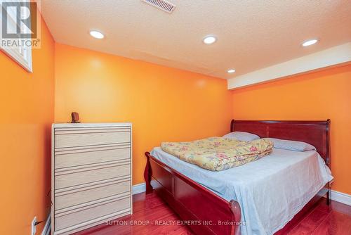 7074 Magic Court, Mississauga, ON - Indoor Photo Showing Bedroom