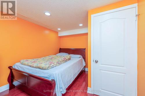 7074 Magic Court, Mississauga, ON - Indoor Photo Showing Bedroom