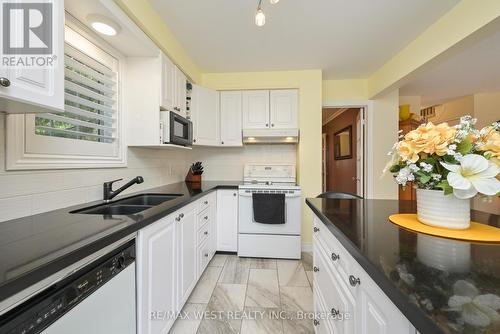 35 - 18 Hartnell Square, Brampton, ON - Indoor Photo Showing Kitchen With Double Sink