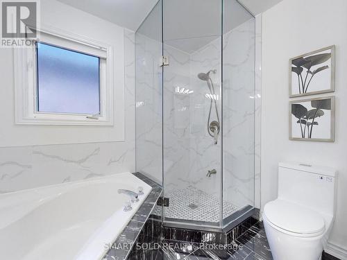 2378 Blue Holly Crescent, Oakville, ON - Indoor Photo Showing Bathroom