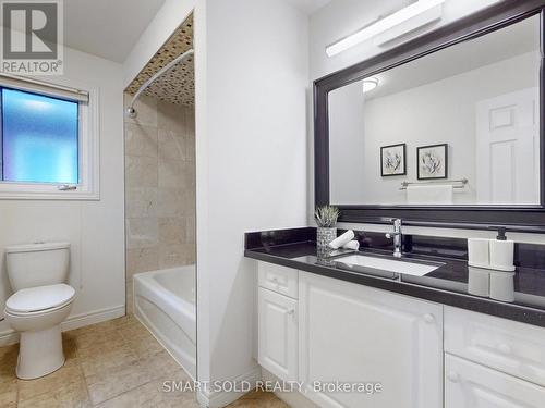 2378 Blue Holly Crescent, Oakville, ON - Indoor Photo Showing Bathroom