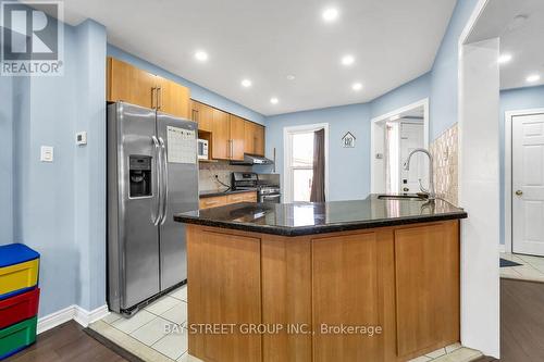 39 Blue Spruce Street, Brampton (Sandringham-Wellington), ON - Indoor Photo Showing Kitchen