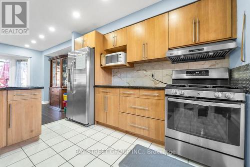 39 Blue Spruce Street, Brampton (Sandringham-Wellington), ON - Indoor Photo Showing Kitchen