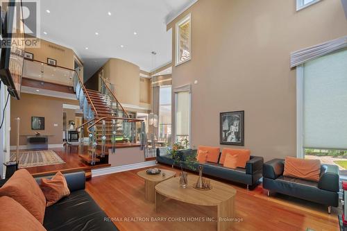 187 Mattucci Court, Vaughan (Kleinburg), ON - Indoor Photo Showing Living Room