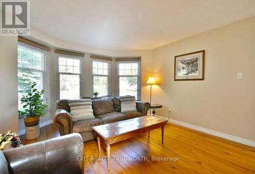 1889 Applewood Avenue, Innisfil (Alcona), ON - Indoor Photo Showing Living Room