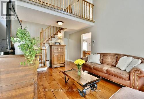 1889 Applewood Avenue, Innisfil (Alcona), ON - Indoor Photo Showing Living Room