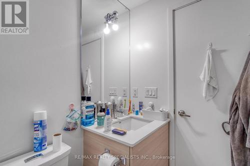 605 - 210 Simcoe Street, Toronto C01, ON - Indoor Photo Showing Bathroom