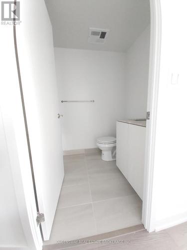 3708 - 11 Wellesley Street W, Toronto, ON - Indoor Photo Showing Bathroom