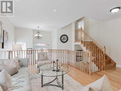 17 Ball Crescent E, Whitby (Williamsburg), ON - Indoor Photo Showing Living Room