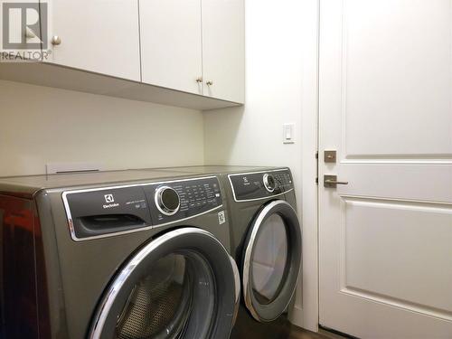 1029 10Th Avenue, Vernon, BC - Indoor Photo Showing Laundry Room
