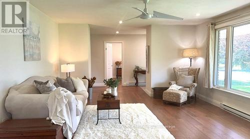 225 Clifton Street, Kawartha Lakes (Fenelon Falls), ON - Indoor Photo Showing Living Room