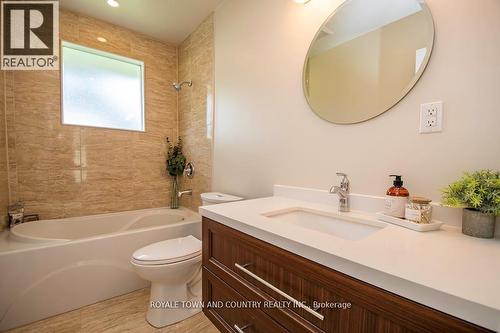 225 Clifton Street, Kawartha Lakes (Fenelon Falls), ON - Indoor Photo Showing Bathroom