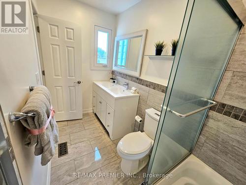 399 Oakwood Avenue, Toronto C03, ON - Indoor Photo Showing Bathroom