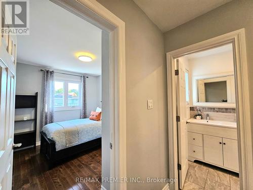 399 Oakwood Avenue, Toronto C03, ON - Indoor Photo Showing Bedroom