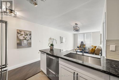 2507 - 28 Empress Avenue, Toronto C14, ON - Indoor Photo Showing Kitchen With Upgraded Kitchen