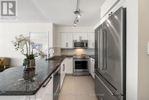 2507 - 28 Empress Avenue, Toronto C14, ON - Indoor Photo Showing Kitchen With Upgraded Kitchen