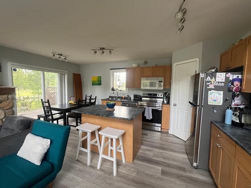 202 Forest Crowne Close, Kimberley, BC - Indoor Photo Showing Kitchen