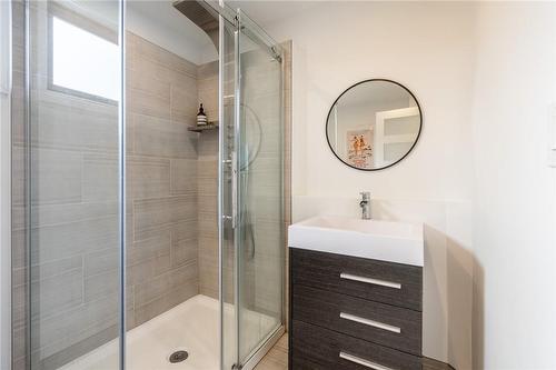 98 Mansfield Drive, Hamilton, ON - Indoor Photo Showing Bathroom