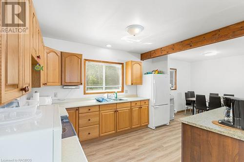 639 Bruce Rd 13, Saugeen Indian Reserve 29, ON - Indoor Photo Showing Kitchen