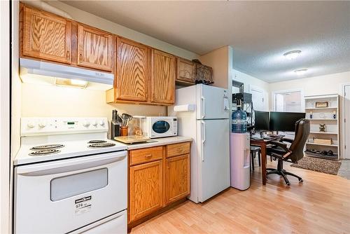 4434 Leader Lane, Niagara Falls, ON - Indoor Photo Showing Kitchen