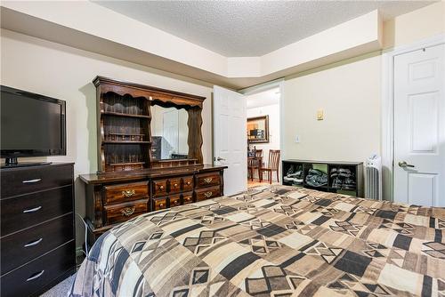 4434 Leader Lane, Niagara Falls, ON - Indoor Photo Showing Bedroom