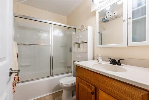 4434 Leader Lane, Niagara Falls, ON - Indoor Photo Showing Bathroom