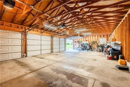 4434 Leader Lane, Niagara Falls, ON - Indoor Photo Showing Garage