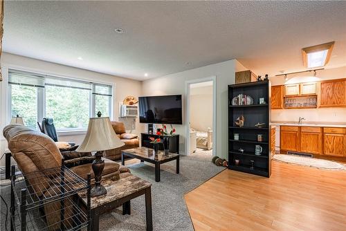 4434 Leader Lane, Niagara Falls, ON - Indoor Photo Showing Living Room