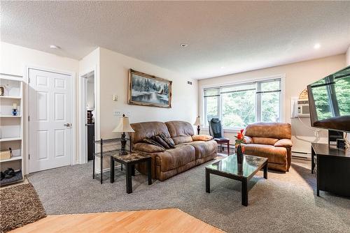 4434 Leader Lane, Niagara Falls, ON - Indoor Photo Showing Living Room