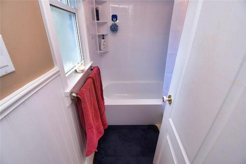 5318 Jepson Street, Niagara Falls, ON - Indoor Photo Showing Bathroom