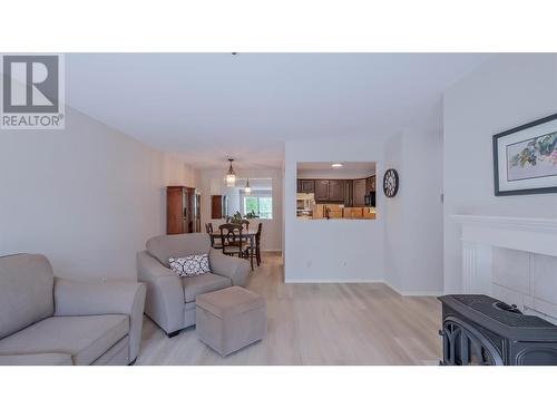 920 Argyle Street Unit# 203, Penticton, BC - Indoor Photo Showing Living Room