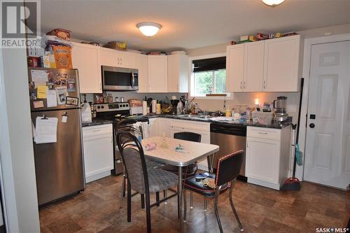 307 15Th Street W, Prince Albert, SK - Indoor Photo Showing Kitchen With Double Sink