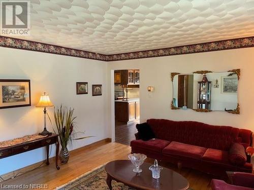 750 Hwy 94, Corbeil, ON - Indoor Photo Showing Living Room