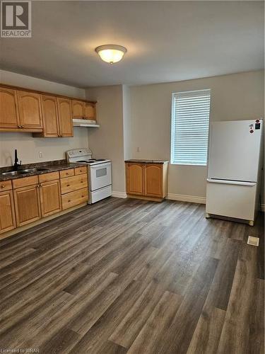 609 Lancaster Street W Unit# B, Kitchener, ON - Indoor Photo Showing Kitchen