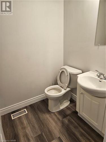 609 Lancaster Street W Unit# B, Kitchener, ON - Indoor Photo Showing Bathroom