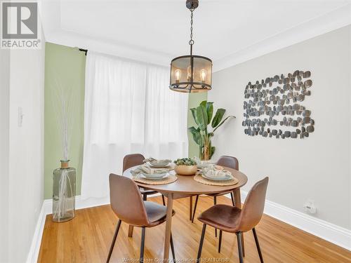 915 Villaire, Windsor, ON - Indoor Photo Showing Dining Room