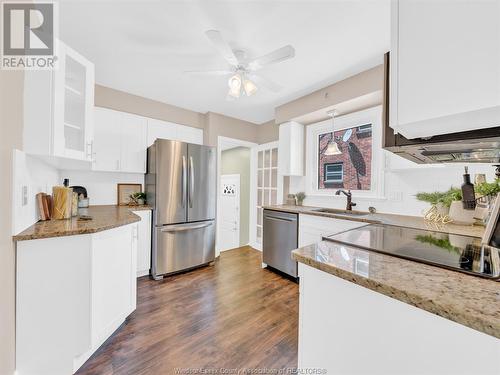 915 Villaire, Windsor, ON - Indoor Photo Showing Kitchen