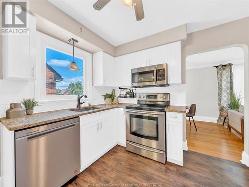 915 Villaire, Windsor, ON - Indoor Photo Showing Kitchen