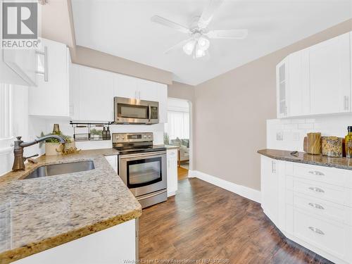 915 Villaire, Windsor, ON - Indoor Photo Showing Kitchen