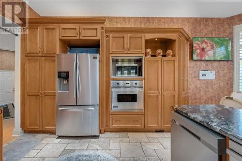 490 Shoreview, Windsor, ON - Indoor Photo Showing Kitchen