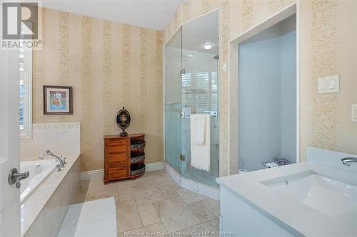 490 Shoreview, Windsor, ON - Indoor Photo Showing Bathroom