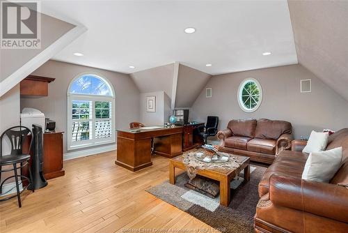 490 Shoreview, Windsor, ON - Indoor Photo Showing Living Room