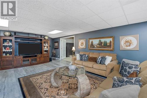 490 Shoreview, Windsor, ON - Indoor Photo Showing Living Room