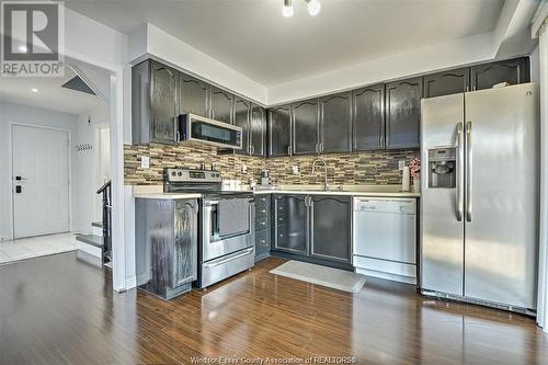 1000 Peach Blossom Crescent, Windsor, ON - Indoor Photo Showing Kitchen With Upgraded Kitchen