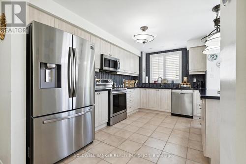 3262 Redpath Circle, Mississauga, ON - Indoor Photo Showing Kitchen With Upgraded Kitchen