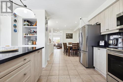3262 Redpath Circle, Mississauga, ON - Indoor Photo Showing Kitchen