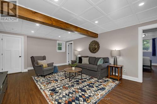 16664 Mississauga Road, Caledon, ON - Indoor Photo Showing Living Room