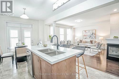 3102 Gladeside Avenue, Oakville, ON - Indoor Photo Showing Kitchen With Double Sink With Upgraded Kitchen